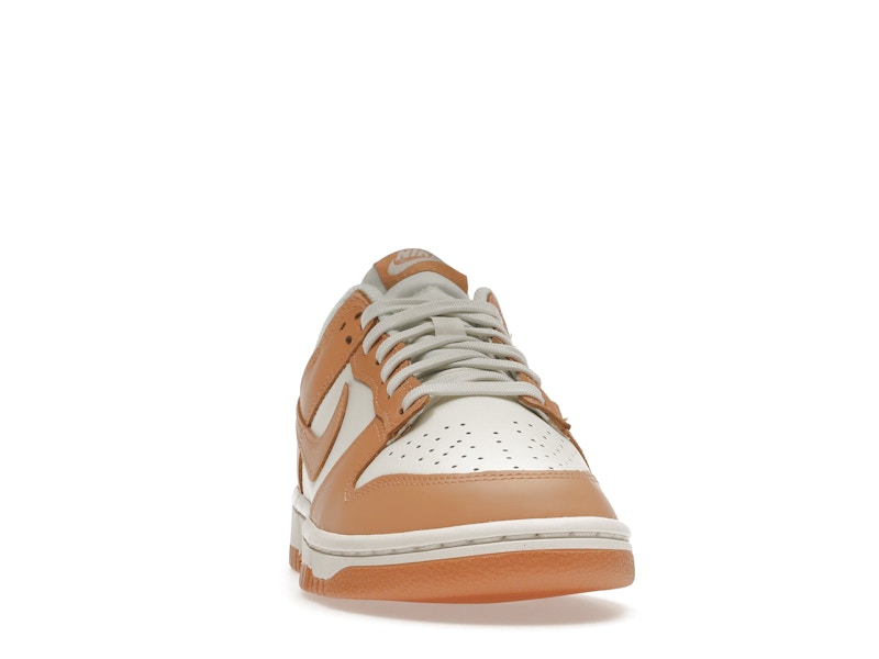 Nike Dunk Low Harvest Moon (Women's), vista a 360 gradi 9 di 36