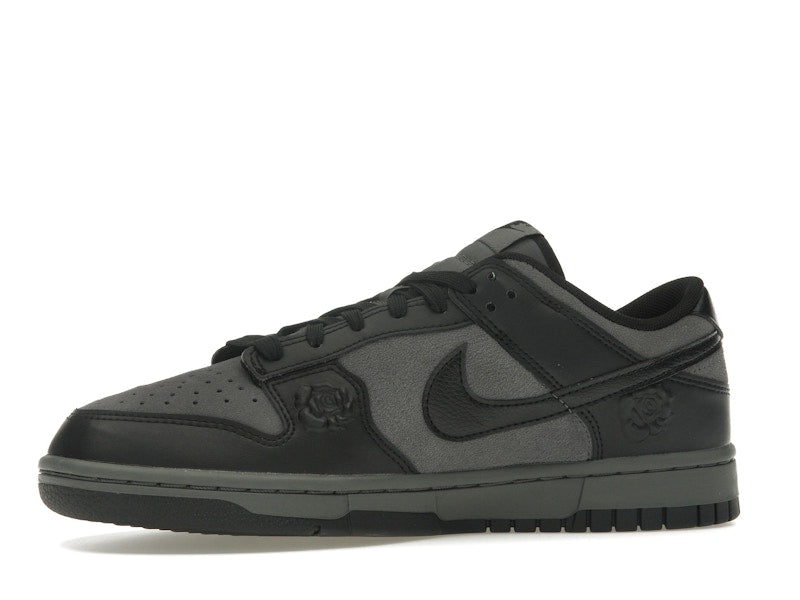 Nike Dunk Low Black Roses (Women's), vista a 360 gradi 17 di 36